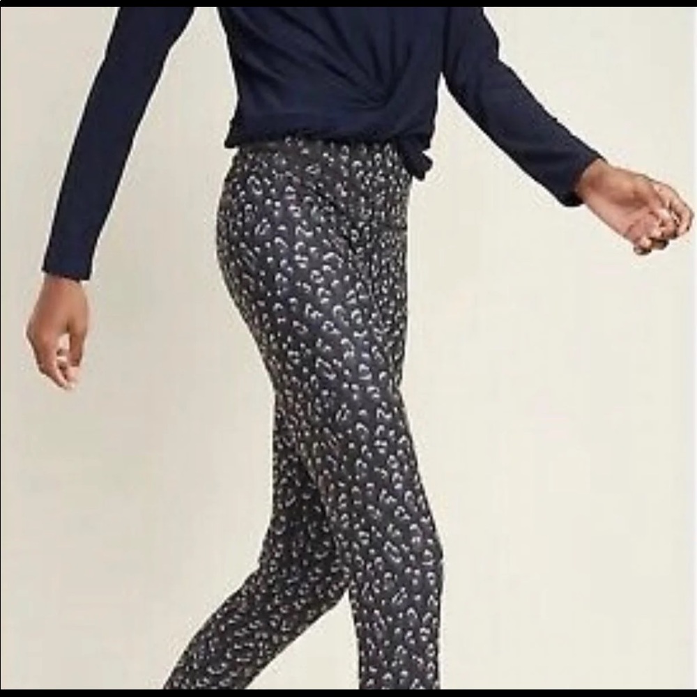 Old Navy leggings. NWT. Leopard print. XS